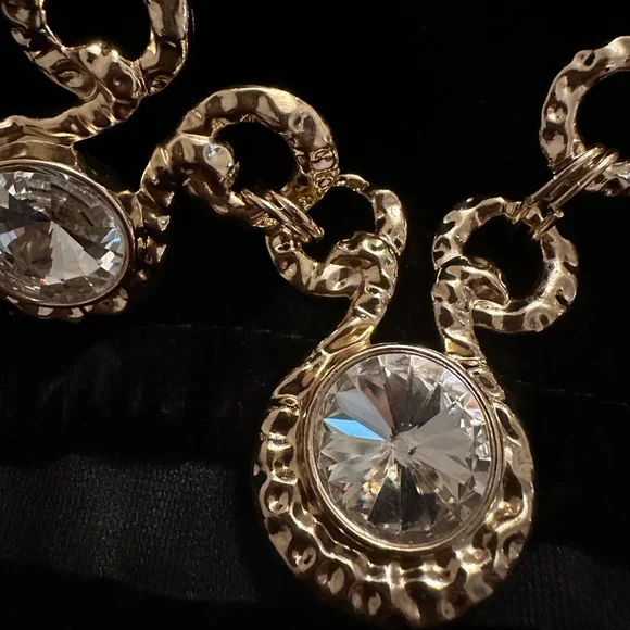 Gold Medallion Sparkle Necklace & Earrings Set - Picture 3 of 4